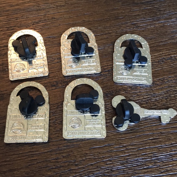 Disney Limited Release trading Pins - Picture 4 of 5